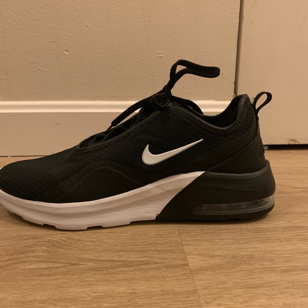 NEVER WORN Woman’s Nike Size 10